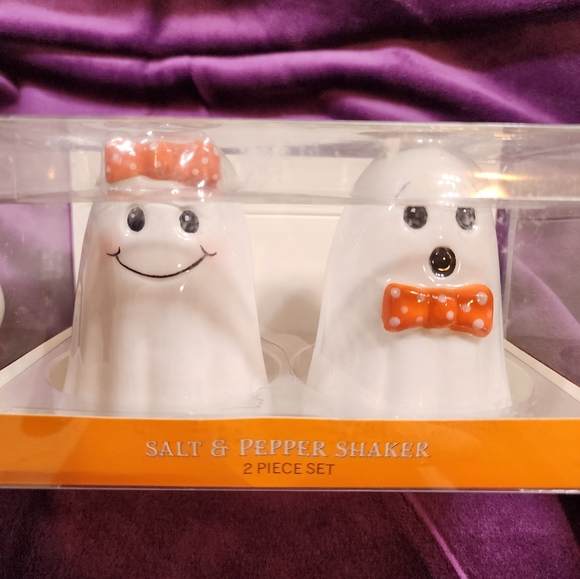 Ghost Mug with Witch Hat and matching Ghost Salt and Pepper Shakers - Picture 7 of 7